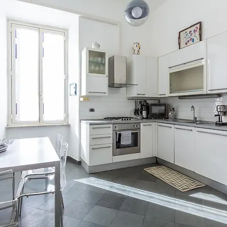 White Taranto روما